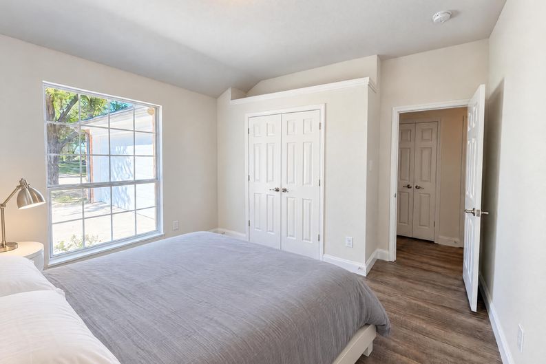 Photo 18 of 25 of 2830 Beacon Hill Dr, Rockwall, TX
