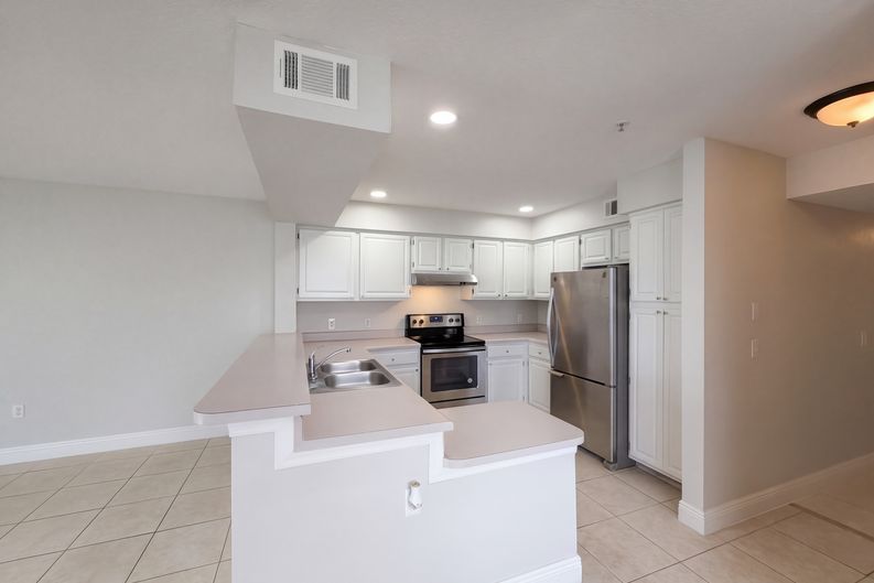 Photo 11 of 34 of 13838 Fairway Island Dr, Orlando, FL