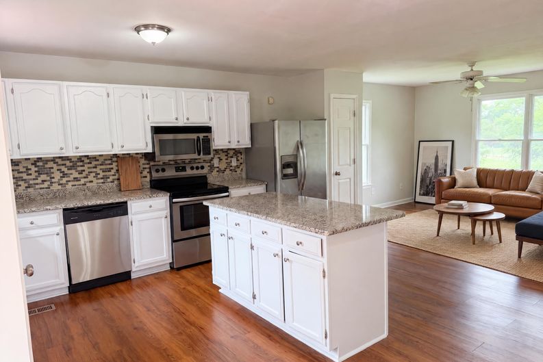 Photo 11 of 22 of 8749 Christopher Ln, Warrenton, VA