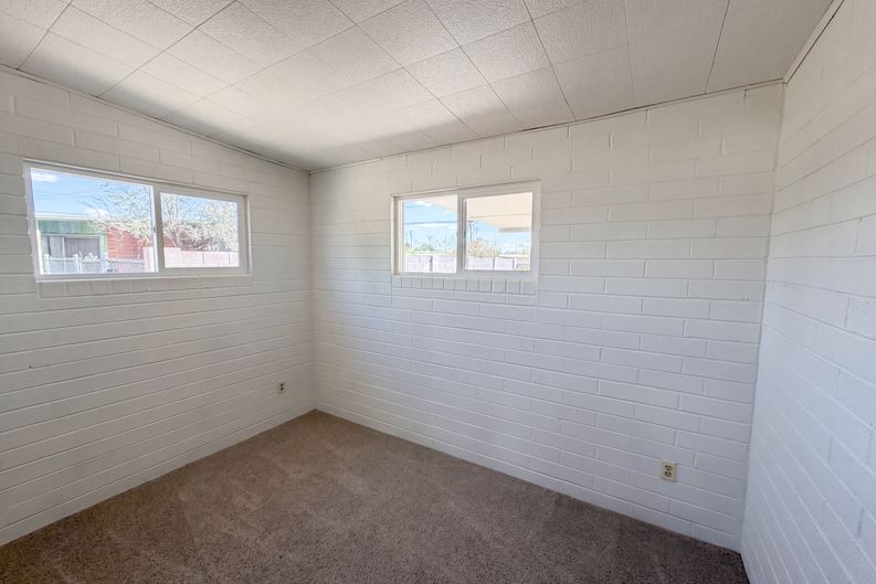 Photo 11 of 25 of 650 S Kenyon Dr, Tucson, AZ