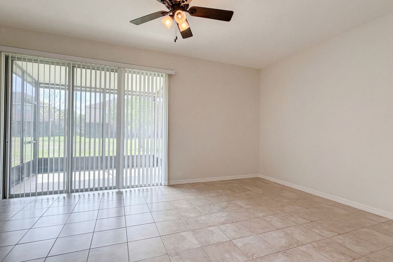 Photo 3 of 29 of 7070 Woodchase Glen Dr, Riverview, FL