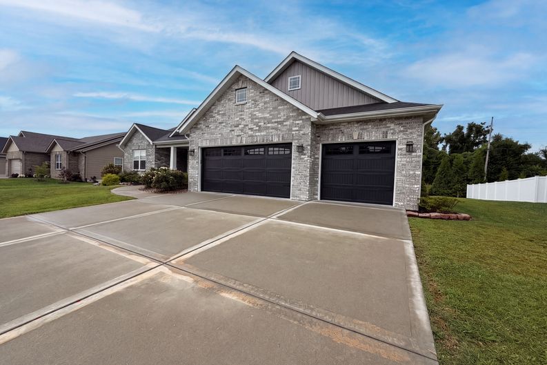 Photo 16 of 20 of 217 Emerald Way W, Granite City, IL
