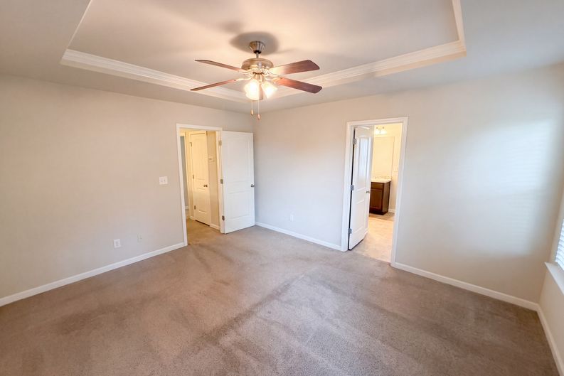 Photo 7 of 23 of 4473 Ravenwood Dr, Union City, GA