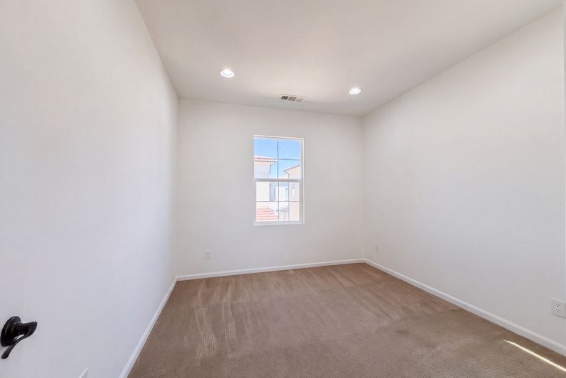 Photo 20 of 31 of 21981 Propello Dr, Santa Clarita, CA