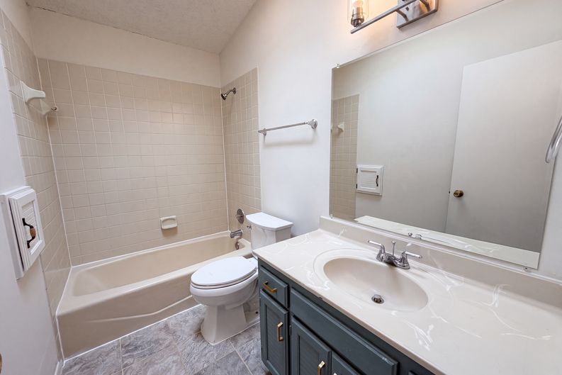 Photo 12 of 25 of 4289 159th Ct W, Rosemount, MN
