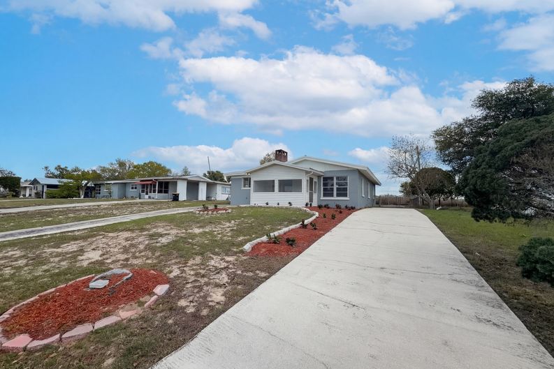 Photo 16 of 18 of 1306 Morningside Dr, Lake Wales, FL