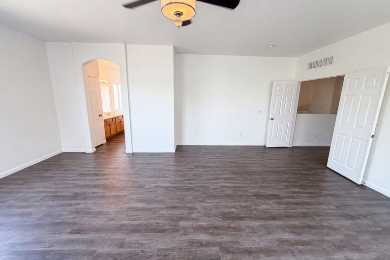 Photo 4 of 39 of 7428 S 15th Dr, Phoenix, AZ