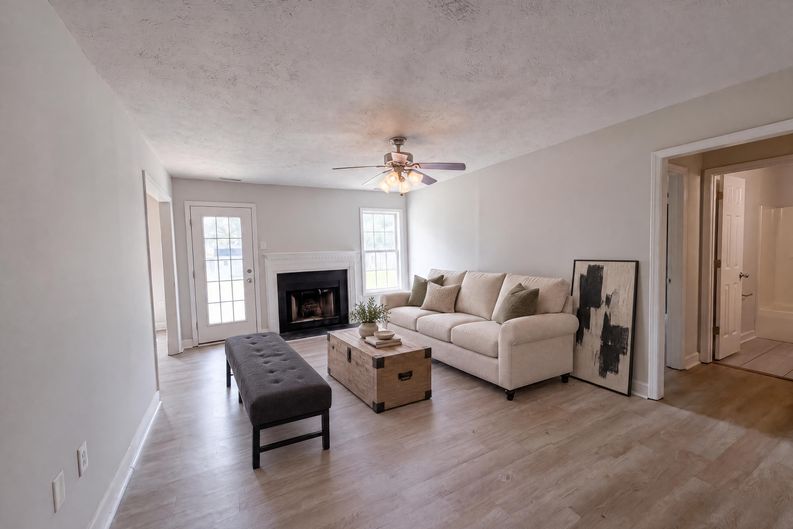 Photo 6 of 15 of 444 Northwoods Dr, Raeford, NC
