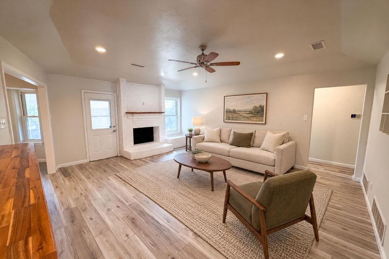 Photo 9 of 27 of 5700 Bermuda Dr, North Richland Hills, TX