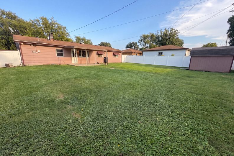 Photo 21 of 23 of 3162 Ashway Dr, Indianapolis, IN