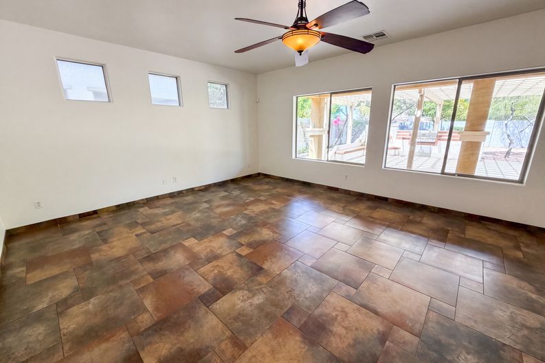 Photo 8 of 39 of 7428 S 15th Dr, Phoenix, AZ