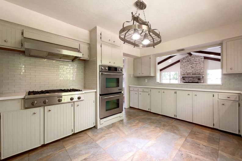 Photo 6 of 19 of 241 Greenbriar Dr, Livingston, TX