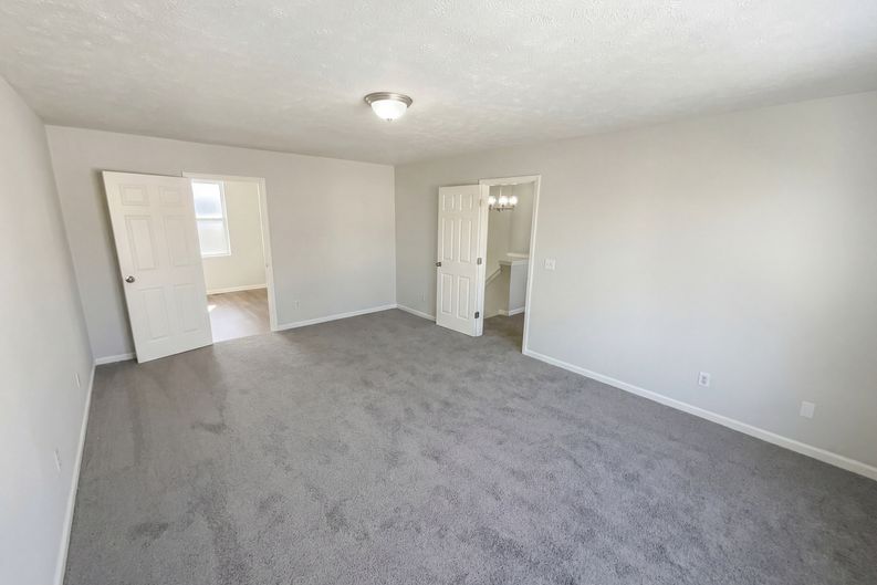 Photo 4 of 31 of 10142 Sandcherry Ln, Indianapolis, IN
