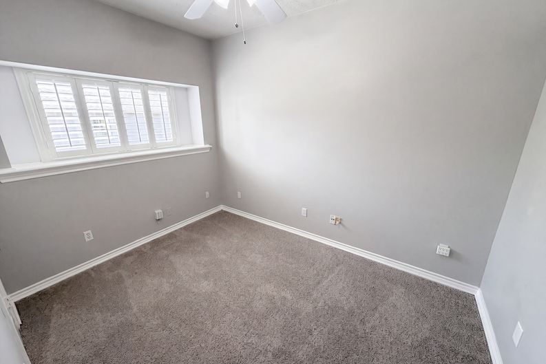 Photo 12 of 19 of 7934 Round Rock Dr, Houston, TX
