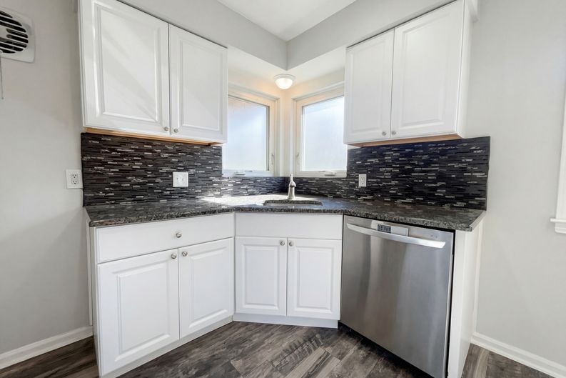 Photo 9 of 19 of 29212 Ursuline St, Saint Clair Shores, MI