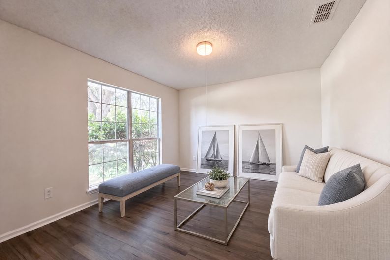 Photo 7 of 23 of 8436 Staplehurst Dr W, Jacksonville, FL