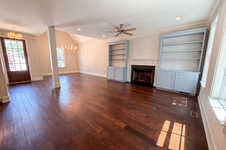 Photo 3 of 36 of 1901 Parrish Dr, Columbia, SC