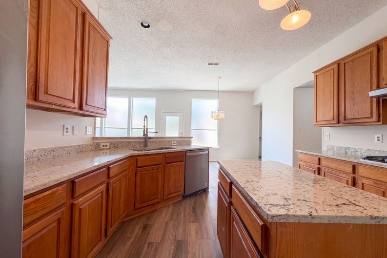 Photo 6 of 24 of 2915 Olympia Dr, Grand Prairie, TX