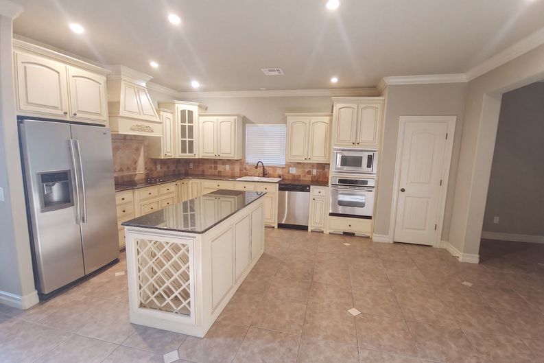 Photo 7 of 18 of 3908 N Pine Ave, Broken Arrow, OK