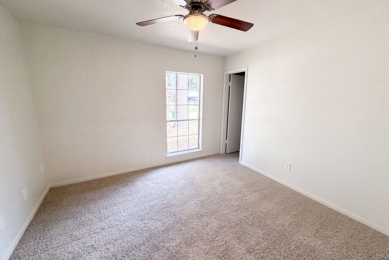 Photo 14 of 18 of 18614 Twigsworth Ln, Humble, TX