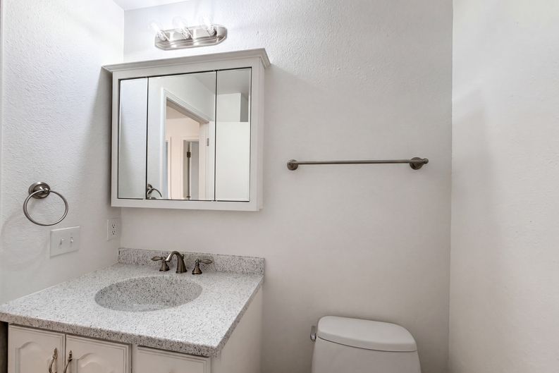 Photo 23 of 40 of 10330 E Weaver Pl, Englewood, CO