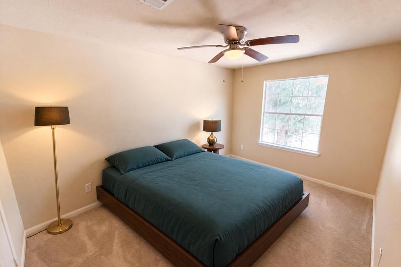 Photo 14 of 28 of 10250 Rolleston Ln, Houston, TX