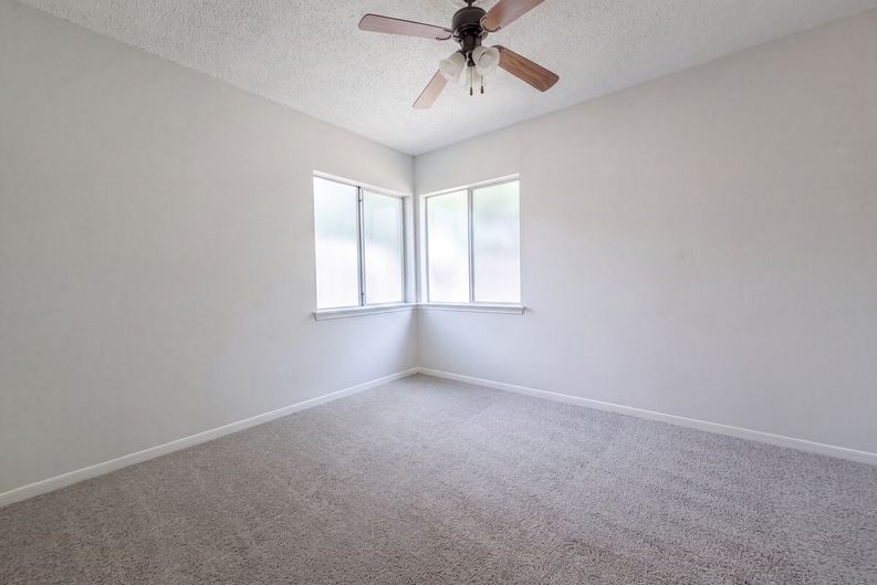 Photo 4 of 16 of 6806 Raintree Frst, San Antonio, TX