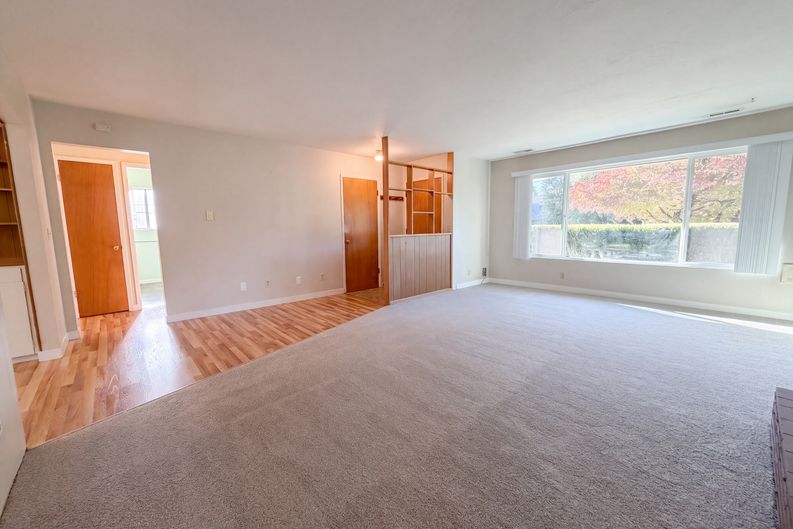 Photo 4 of 18 of 10235 NE Thompson St, Portland, OR