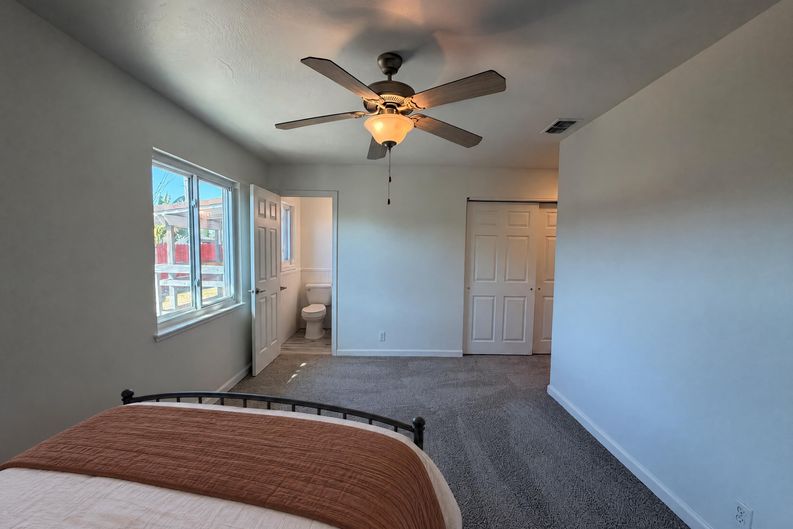 Photo 7 of 18 of 5208 Fernwood Way, Sacramento, CA