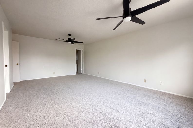 Photo 10 of 16 of 6800 Rebel Grove Dr, Converse, TX