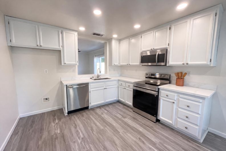 Photo 6 of 19 of 1864 Woodland Dr, Yuba City, CA
