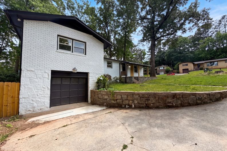 Photo 28 of 30 of 3807 Greenhill Dr, Atlanta, GA