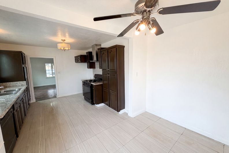 Photo 7 of 42 of 11950 Lee Ave, Adelanto, CA