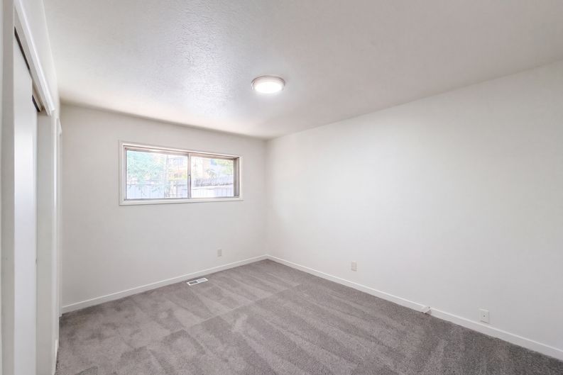 Photo 11 of 21 of 465 SW 139th Ave, Beaverton, OR