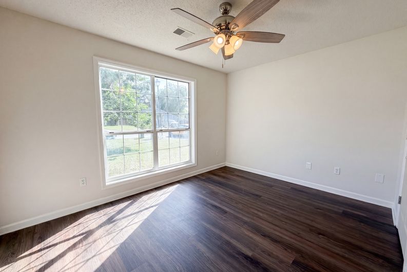Photo 10 of 28 of 2028 Larson Ln, Goose Creek, SC
