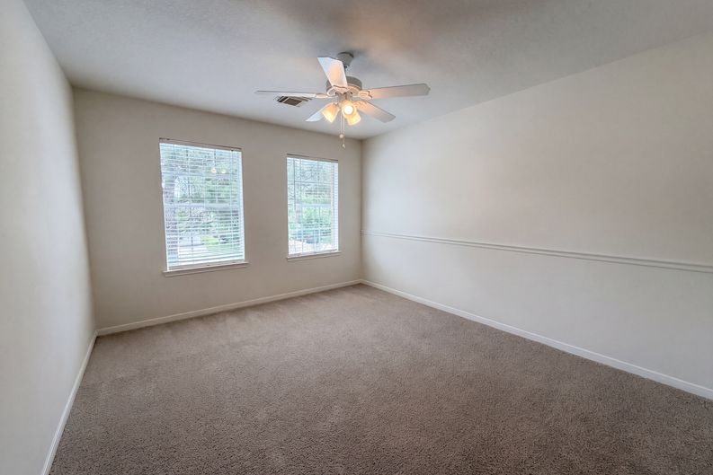 Photo 13 of 23 of 11918 Sonora Springs Dr, Tomball, TX