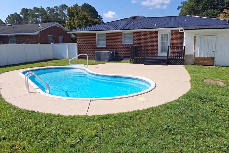 Photo 17 of 19 of 1321 E Washington St, Dillon, SC