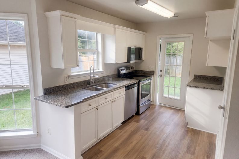 Photo 9 of 22 of 137 Mayfair Ln, Calera, AL