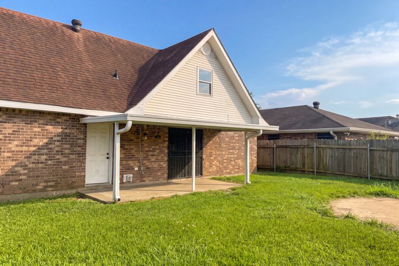 Photo 5 of 24 of 2017 Yorktowne Dr, La Place, LA