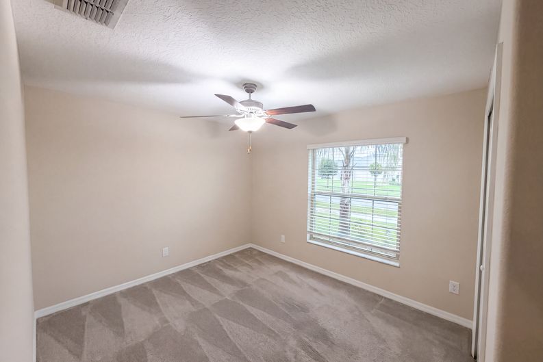 Photo 8 of 35 of 39693 Harvest Creek Ln, Zephyrhills, FL