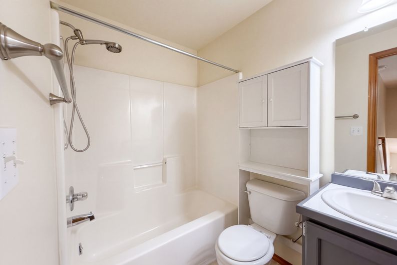 Photo 16 of 26 of 17475 SW Eirwen St, Beaverton, OR