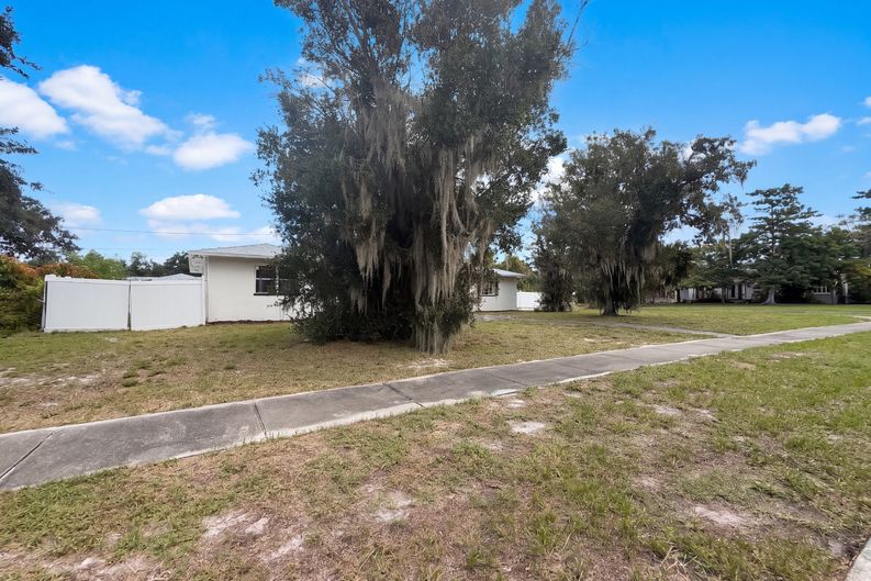 Photo 6 of 34 of 601 Myrtle Way S, Saint Petersburg, FL