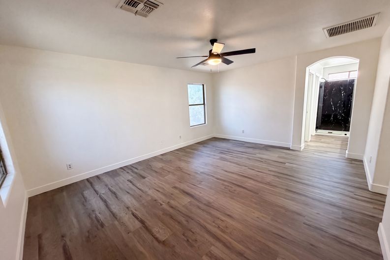 Photo 4 of 23 of 800 S Bedford Dr, Chandler, AZ