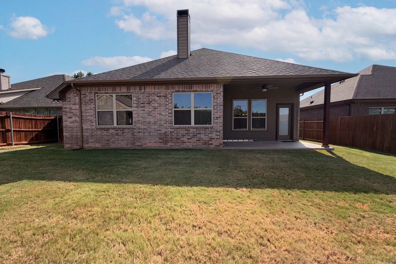 Photo 5 of 19 of 120 Donna Cir, Granbury, TX