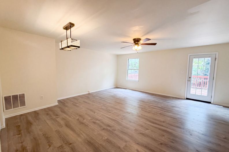 Photo 3 of 48 of 8641 Centerton Ln, Manassas, VA