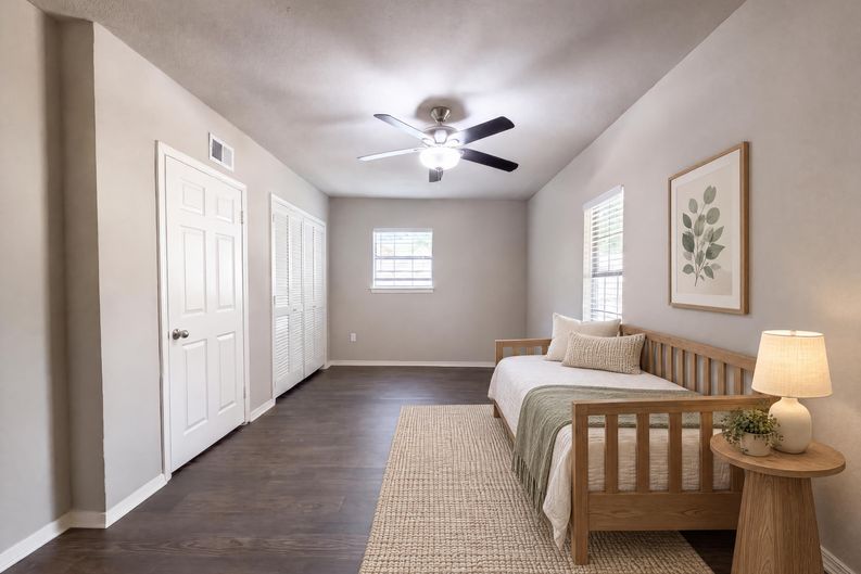 Photo 9 of 20 of 330 E Coral Way, Grand Prairie, TX