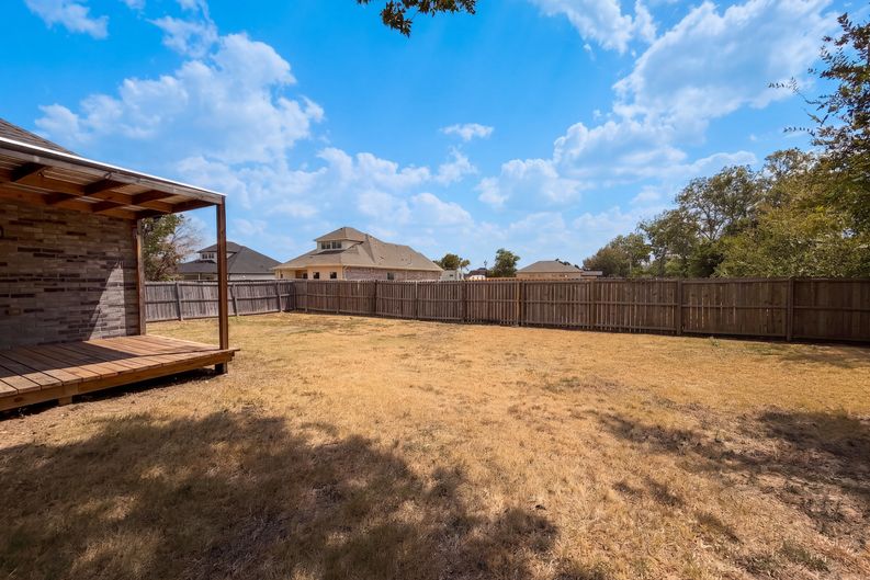 Photo 16 of 17 of 301 E Jefferson St, Palmer, TX