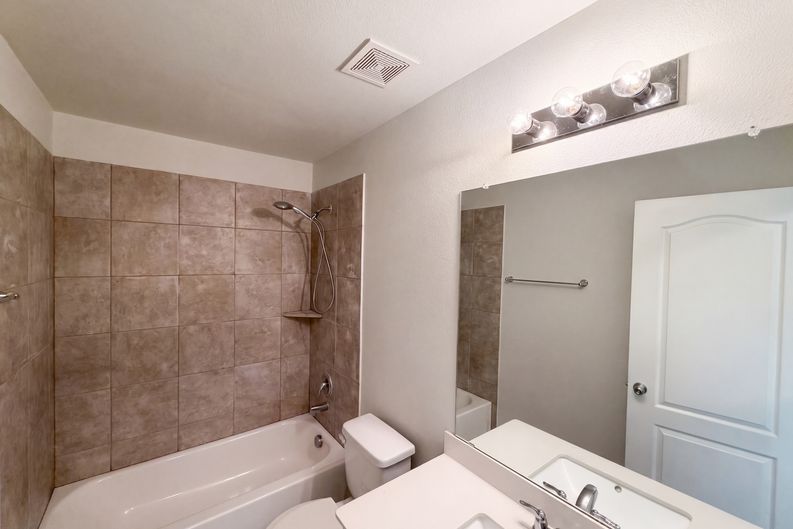 Photo 12 of 23 of 8956 Devonshire Dr, Fort Worth, TX