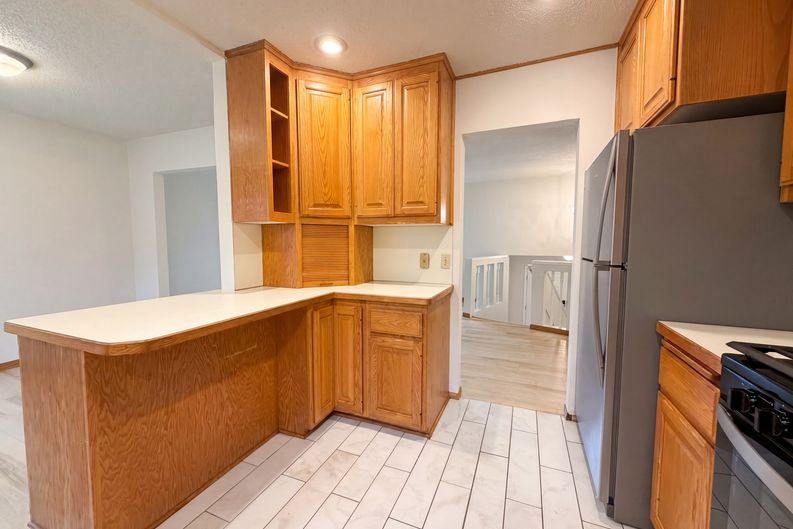 Photo 8 of 20 of 6475 Grand View Dr, Eden Prairie, MN