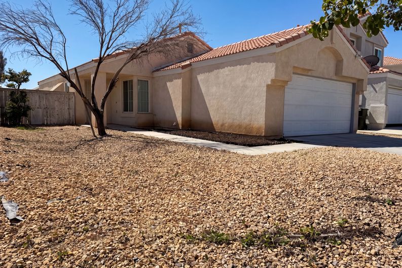 Photo 15 of 18 of 13577 Monterey Way, Victorville, CA